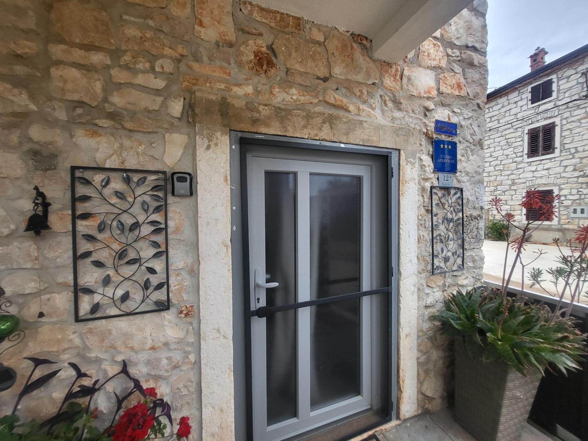 Villa Amore Radini Istrian Romantic Studio With Private Parking And Terrace Brtonigla Exterior photo